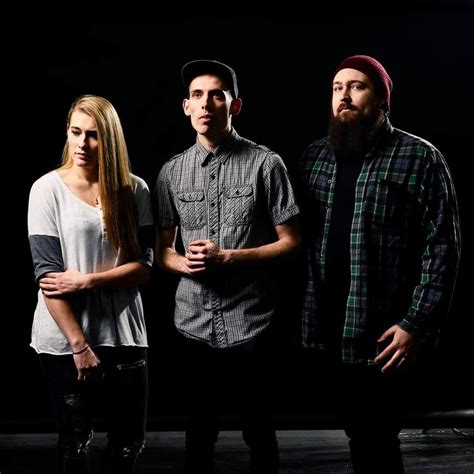 Larcánia Ró Premiere New Single & Music Video 'Lip Split' From Upcoming Debut Album